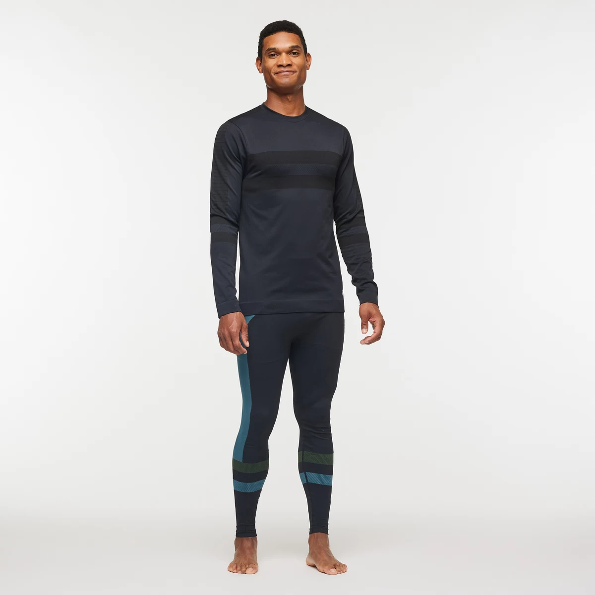 Debajo Seamless Baselayer Crew - Men's 2 Debajo Seamless Baselayer Crew - Men's - Image 2