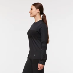 Debajo Seamless Baselayer Crew - Women's -Cotopaxi Shop 1200x1200png F23WDebajoSeamlessBaselayerCrewCotopaxiBlack 3