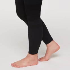 Debajo Seamless Baselayer Tight - Women's -Cotopaxi Shop 1200x1200png F23WDebajoSeamlessBaselayerTightCotopaxiBlack 6